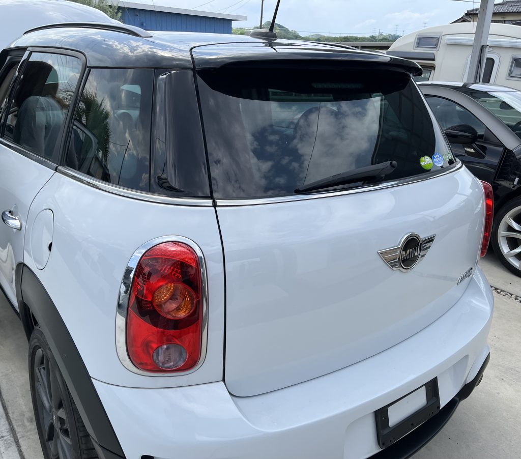 ミニクロスオーパー後ろからの画像